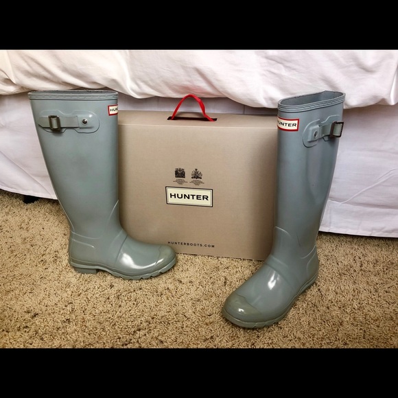 Women’s HUNTER Rain Boots - Picture 2 of 2